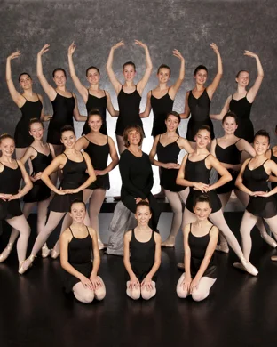Les Ballets Jazz De Montreal: Dance Me The Music of Leonard